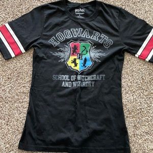 Harry potter hog warts tee.
